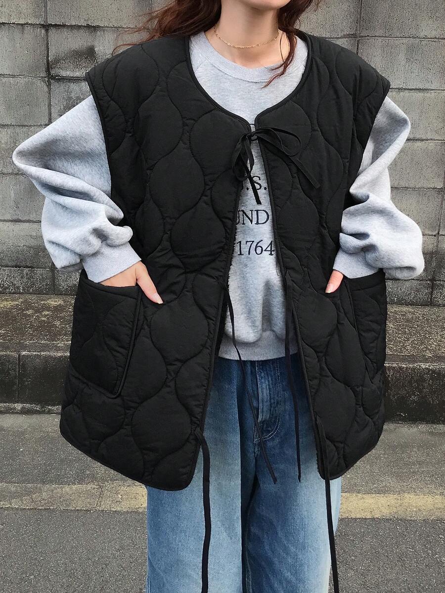 FRIFUL 女款黑色純色繫帶式羊羔毛內裡圓領口袋裝飾縫線加厚背心外套,秋冬女款校園外套 - 黑色 - 查看 1