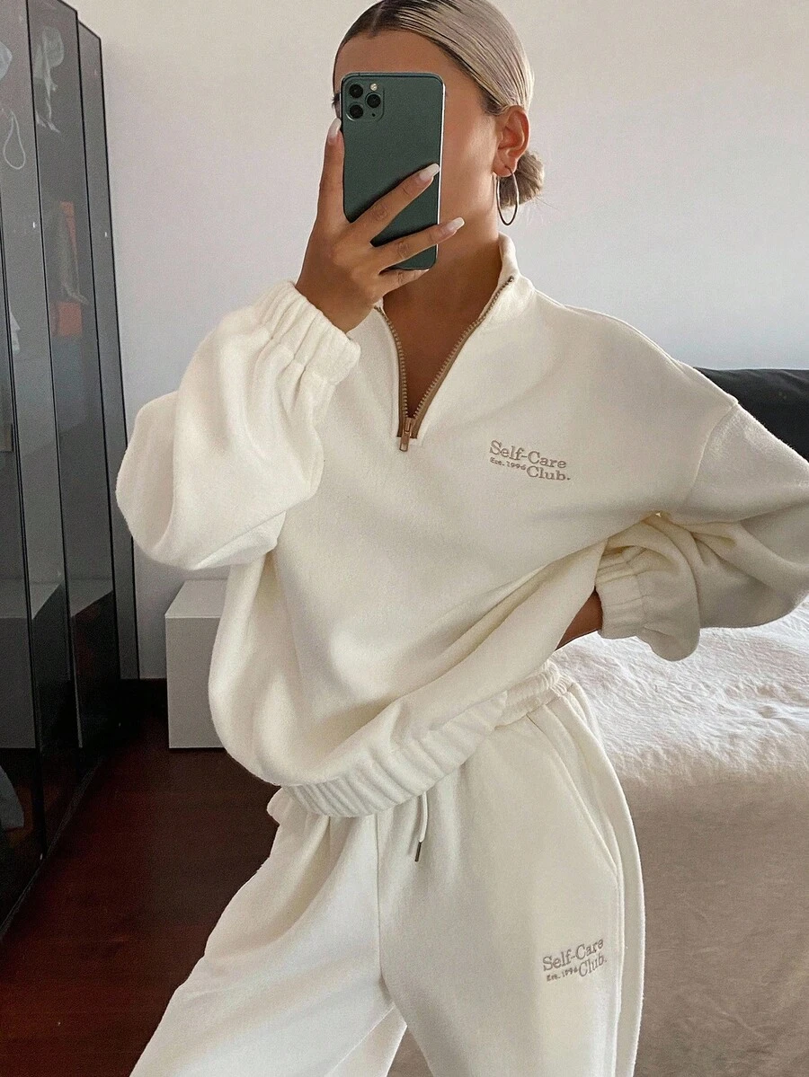 Livesso 女士刺绣长袖宽松上衣和休闲裤两件套秋冬运动服套装，女士家居服套装 - 卡其色 - 查看 1