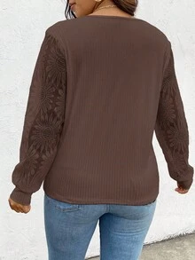 SHEIN Frenchy Koszulka żakardowa z łatką i koronkowym kołnierzykiem w dużym rozmiarze na jesień - Brązowy - Zobacz 2