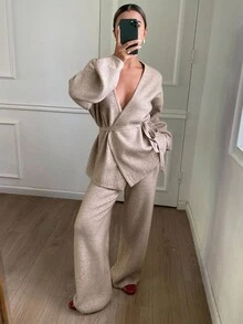 DAZY 女式休闲纯色 V 领系带长裤和毛衣两件套，秋季 - 杏色 - 查看 3