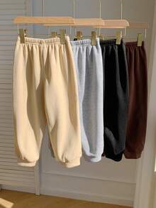 SHEIN Bộ 4 món quần áo trẻ em trai thoải mái, thời trang, đơn giản, tiện dụng, dễ phối đồ, có họa tiết trang trí, chất liệu mềm mại, dày dặn, thích hợp cho cả gia đình và dự tiệc sinh nhật. Phù hợp cho sinh hoạt hàng ngày, đi học, du lịch, thể thao, mùa thu đông. - Nhiều màu - Xem 4