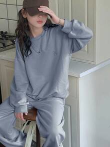 Dazy Kids 2 件套青少年女孩秋季服装，圆领字母刺绣运动衫，返校服装 - 霧霾藍 - 查看 2