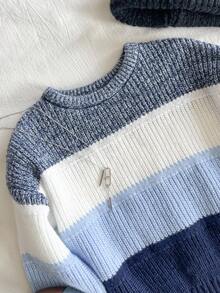 SHEIN Vintaside Kids 冬季服装、冬季套装、儿童冬季服装、秋季服装、万圣节、万圣节服装、圣诞节服装、男童撞色宽条纹拼接粗针织毛衣，百搭实用，适合秋冬季上学或休闲穿着。 - 彩色 - 查看 3
