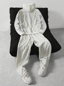 Manfinity Roghcode 男士字母刺绣连帽衫和裤子套装，休闲运动学院风男士运动服男士套装男士慢跑套装男士运动服套装丝绸套装慢跑套装套装运动服套装运动套装男士套装男士丝绸套装，秋季服装 - 杏色 - 查看 2