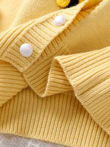 SHEIN Playful Pals Young Girl Casual, Fashionable And Cute Yellow Cardigan With Flowers And Bees And Knitted Pleated Skirt Two-Pieces Set, Soft And Comfortable, Suitable For Daily Scenes, Scenes, Travel Scenes - Yellow - View 15