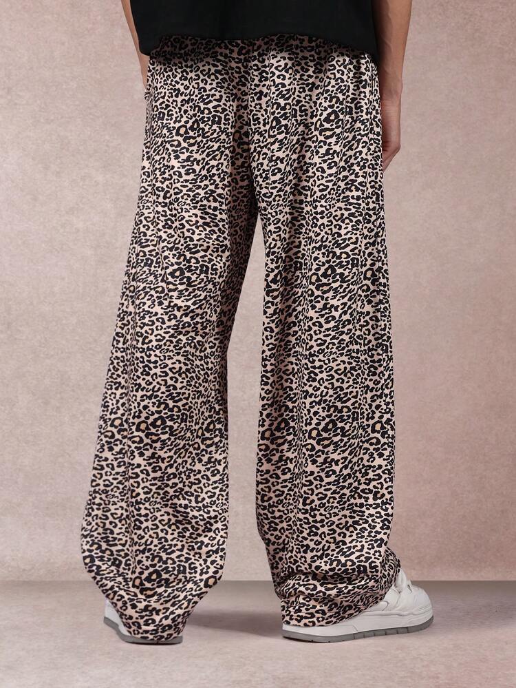 ドローストリングウエストのワイドレッグレオパードプリントパンツ