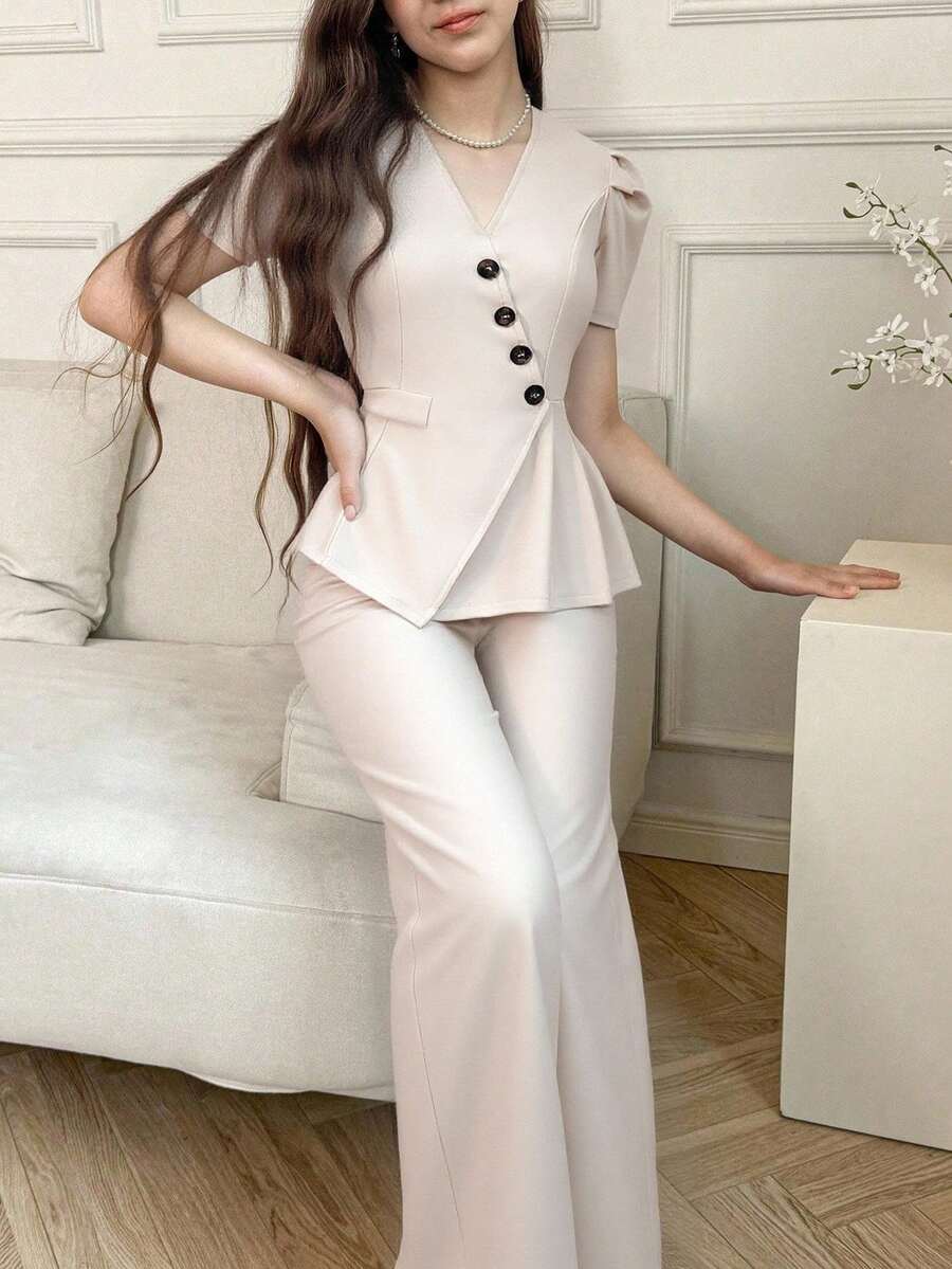 Elladie kids بدلة كاجوال للمراهقات تتكون من قميص أكمام قصيرة منتفخة ذو رقبة على شكل حرف V أحادي الصدر وبنطال، بلون واحد - لون مشمشي - مشاهدة 1