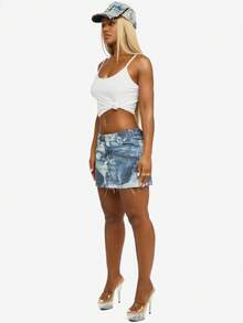 SUMWON WOMEN 棉质破洞迷你牛仔裙酸洗毛边高腰节日夏季海滩休闲街头风格磨边拼布印花 - 彩色 - 查看 3