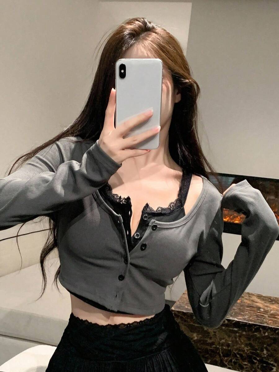 DAZY 撞色蕾丝纽扣前短款 T 恤外出上衣，秋季服装长袖女式上衣