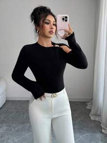 Islaluna New European And American Bloggers' Same Design, Elegant Temperament, Hollow Off-Shoulder, Exquisite Metal Buckle Decoration, Slim Fit, Long-Sleeved Pullover Sweaterautumn Fall Clothes For Women Fall Autumn Clothes Fall Outfits For Women Autumn Outfits For Women Fall Clothes Autumn Women  Fall Women Clothes  Going Out Outfit Going Out  Winter Winter Clothes For Women Elegant Fashionable Casual Commuting Business Office Daily Leisure All-Match Temperament Urban Teacher Professional Attire