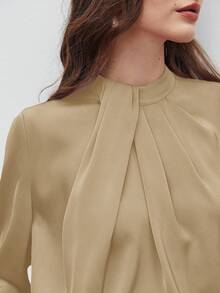 BizChic Áo sơ mi nữ màu kaki cổ xếp ly, kiểu dáng hiện đại, thanh lịch, phù hợp cho công sở, đi làm hàng ngày, lãng mạn, mang hơi hướng thập niên 90, thích hợp cho Giáng sinh, Năm mới, Ngày Valentine, tiệc tùng, đi biển, lễ tốt nghiệp, thời trang, lễ hội, kỳ nghỉ, dễ phối đồ, phù hợp cho khách dự đám cưới, chủ nhà, đi chơi, hẹn hò, tiệc tùng, tụ họp, hòa nhạc, biểu diễn sân khấu, bữa trưa muộn, tiệc trà, sân bay, phong cách nghỉ dưỡng đa năng. - Màu Khaki - Xem 10