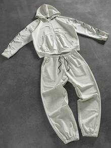 Manfinity Roghcode 男士字母刺绣连帽衫和裤子套装，休闲运动学院风男士运动服男士套装男士慢跑套装男士运动服套装丝绸套装慢跑套装套装运动服套装运动套装男士套装男士丝绸套装，秋季服装 - 杏色 - 查看 3