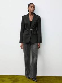 Maija Áo blazer nữ phong cách thành thị hiện đại, dây xích kim loại đen, kiểu dáng nữ tính, thích hợp cho ngày Valentine và Giáng sinh. Bộ vest đen nữ, thích hợp cho mùa thu. - màu đen - Xem 2