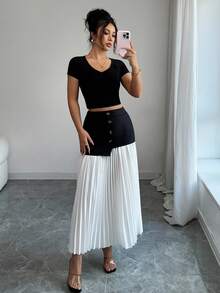 Elenzga Saia Elegante e Chique de Mulher com Contraste Preto e Branco, Plissada, Assimétrica e com Decoração de Botão