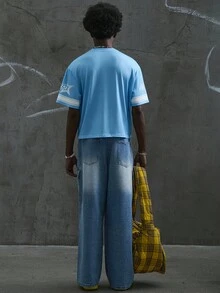 Manfinity Campus Court 男士街头数字印花短袖休闲宽松短款T恤 - 淺藍色 - 查看 6