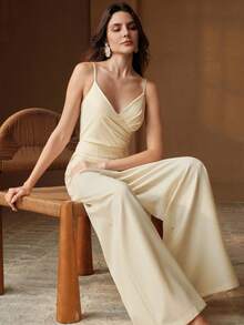 Anewsta 女士优雅浪漫现代细肩带腰部收紧 V 领褶皱胸部设计露背透明蕾丝连体裤直筒裤，新年服装 - 杏色 - 查看 3