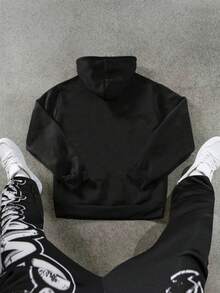 SHEIN 2 件儿童/青少年男童休闲日常百搭舒适街头风格图案印花连帽运动衫和宽松运动裤套装 - 黑色 - 查看 4