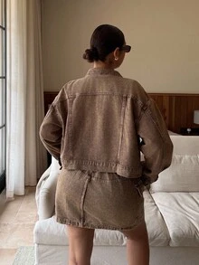 Dripcurv 大码女式浅棕色无弹力牛仔外套，休闲宽松版型，复古风格，适合新年穿着。 - 卡其色 - 查看 2