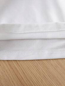 SHEIN Vintaside Kids Baby Boy Casual Denim Bib Pants And Solid Color Round Neck Long Sleeve T-Shirt Set