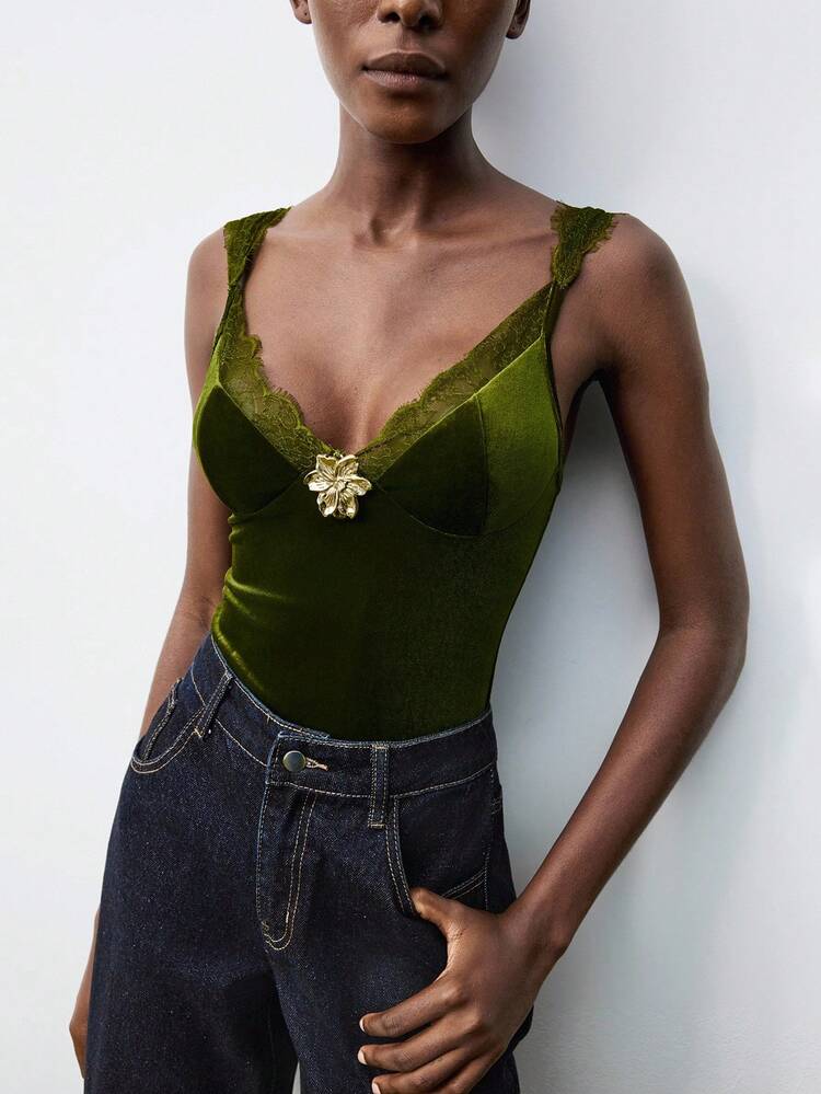 SHEIN Maija 2026 Velvet & Lace Patchwork Women's Metal 3D Floral Decor Fashion Tank Top Green Velvet Top Dark Green Top Olive Green Top Lace Trim Top,Metal Buckle Design,Christmas Tops,Fall, Slim Fit, Practical,Going Out Tops For Women, Vintage Classic St Patrick's Day Women Easter Summer Party Top Beach Holiday Vacation Summer For Women Going Out Graduation Casual Top