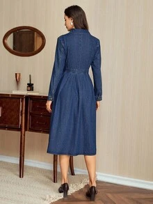 Vintamour 女式纯色休闲长袖牛仔连衣裙 蓝色中长连衣裙 女式牛仔连衣裙 法式连衣裙 女式秋季连衣裙 秋季连衣裙 优雅派对连衣裙 女式休闲连衣裙 优雅女装 女式经典牛仔衬衫裙 优雅长袖翻领纽扣前褶牛仔中长连衣裙 - 深色水洗藍 - 查看 2