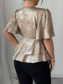 Elenzga 大码女式优雅十字交叉金属面料荷叶边袖修身休闲衬衫，百搭设计，适合通勤、派对、婚礼 - 金色 - 查看 2