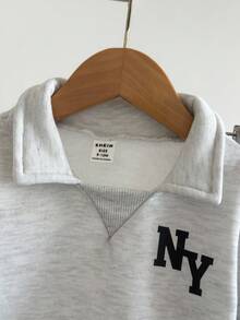 SHEIN Playful Pals 1 套幼儿字母印花 Polo 领运动衫和运动裤套装，秋冬 - 米色 - 查看 4