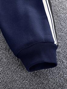 SHEIN 两件套儿童/青少年男童圣诞绿色休闲学院风条纹侧缝针织领开衫和纯色针织慢跑裤套装，冬季套装，冬季服装，秋季服装，所有儿童服装 - 藏蓝色 - 查看 3