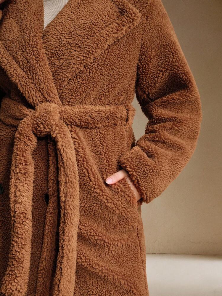 プラスサイズ レディース ロング フェイクシェアリング テディコート、プラスサイズ襟、ベルト付きウエスト、ダブルブレスト、ファッションアウターウェア 秋冬、お出かけ、エレガント、フォーマル、パーティー、シック、新年、クリスマス、仕事、卒業式、結婚式