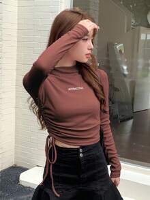 DAZY 女式字母印花侧抽绳 T 恤，秋季服装，返校服装学院风上衣长袖女式上衣 - 咖啡棕 - 查看 4