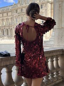SHEIN PariChic Vestido de mujer con lentejuelas, espalda descubierta, lazo en el bajo y mangas acampanadas, vestido de invierno para mujer, vestido para cita nocturna, vestido para eventos de boda, disfraz de Halloween - Burdeos - Ver 2