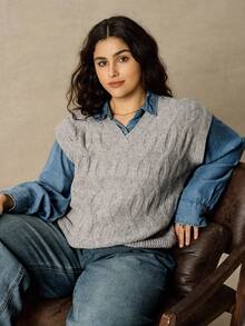 Juhart 大码女式扭绳V领休闲百搭针织背心，秋冬 - 卡其色 - 查看 3