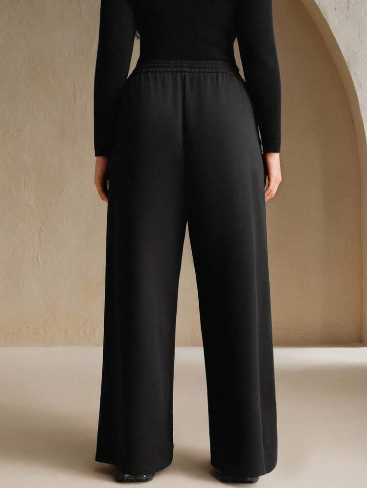 Pantaloni della tuta lunghi neri moderni e molto decorati con perline per donna