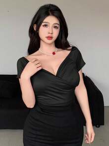 DAZY 女款夏季純色 V 領短袖百褶修身 T 卹 - 黑色 - 查看 6