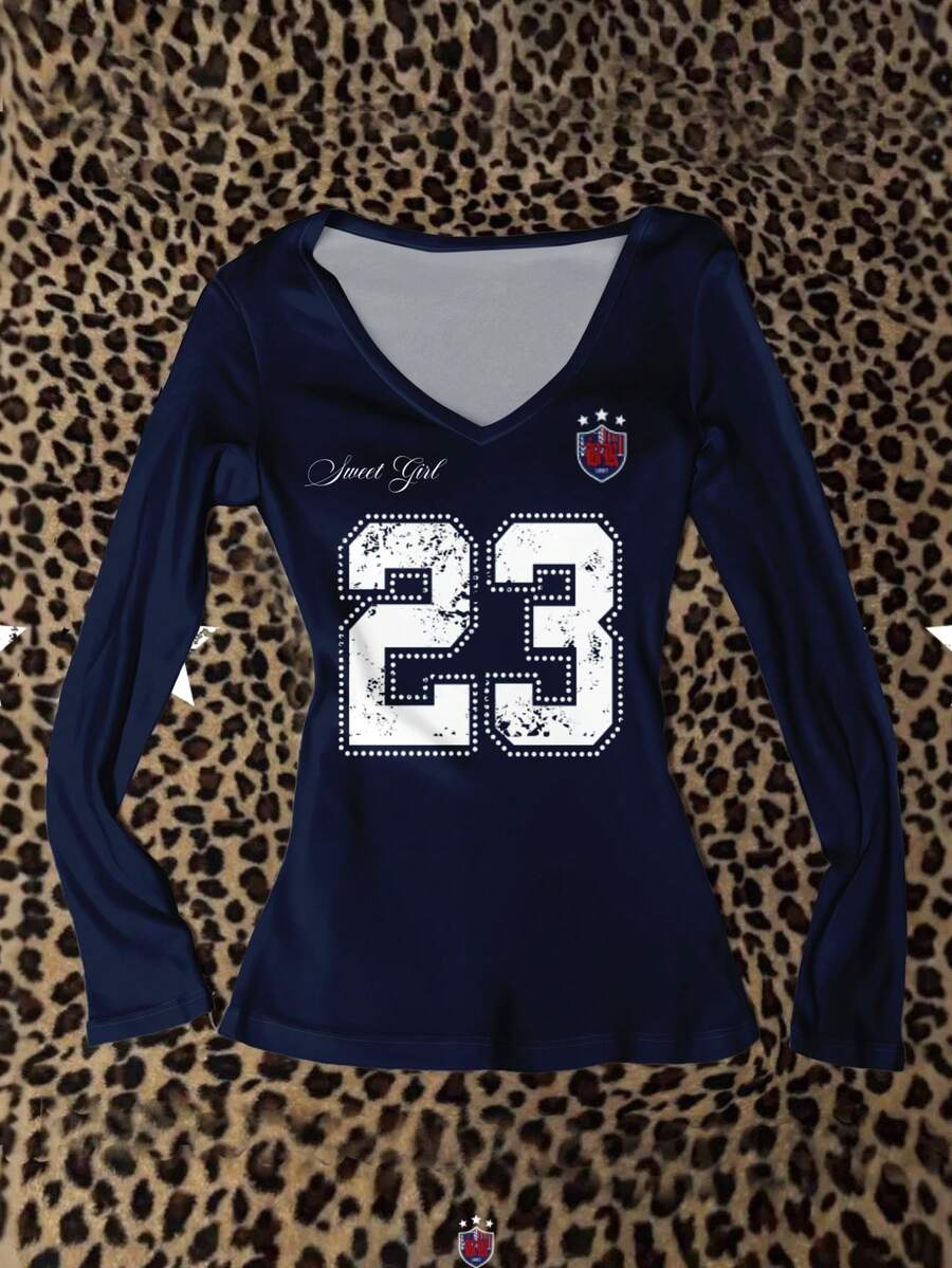 Attitoon 朋克酷炫数字印花V领长袖T恤，适合女性，万圣节、Y2K风格、街头服饰、复古、返校季、秋季、度假、休闲、秋冬、嘻哈、核心美学、哥特、赛博哥特风格。Y2K女式橄榄球衫、美国女式球衣、棒球衫、Y2K女式球衣 - 白色 - 查看 1