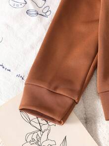 Conjunto de 2 piezas de niña para otoño/invierno de vuelta al colegio, con sudadera de manga larga de punto con estampado de letras inglesas en panel frontal marrón café y cuello blanco sólido, emparejada con falda plisada a cuadros marrón café, adecuado para uso diario, salidas, viajes y reuniones - Café integral - Ver 4