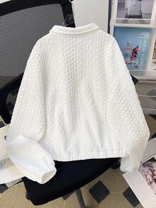 SHEIN Áo sweatshirt crop tay dài cổ tròn màu trắng cho nữ tuổi teen, chất liệu dệt kim chần bông, áo sweatshirt crop tay dài cổ tròn dáng rộng màu trắng, áo sweatshirt khóa kéo màu trắng, áo dệt kim họa tiết màu trắng, áo sweatshirt khóa kéo phong cách Y2K, áo sweatshirt mùa thu đông. - trắng - Xem 2