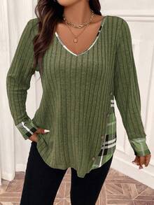 Plus Size Casual Plaid V-Neck T-Shirt, Suitable For Everyday Wear - Green - View 3