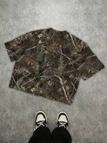 SHEIN 涂鸦肖像，枯叶背景图案，街头风格，儿童精选系列，日常基本款，快乐的孩子，适合孩子的柔和色彩，骑行风格，家庭旅行，快乐的日子，我爱妈妈，我爱爸爸，可爱的家，酷酷的孩子，青少年男孩休闲简约短袖圆领T恤，适合夏季 - 彩色 - 查看 2