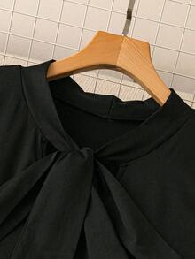 SHEIN Belle 大碼女裝夏季蝴蝶網紗邊系頸無袖簡約優雅連衣裙 - 彩色 - 查看 4