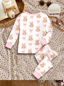 SHEIN Bộ đồ ngủ cho bé gái màu trắng kem và hồng kem, họa tiết gấu và nơ dễ thương trong truyện cổ tích rừng xanh, mang không khí Giáng sinh, mùa ấm áp, gồm áo thun dài tay cổ tròn và quần legging mềm mại, lót giữ nhiệt, thoải mái, phù hợp cho mùa thu/đông, ôm sát. - Nhiều màu - Xem 2