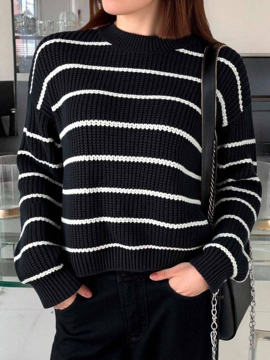 SHEIN TEENGIRL 黑白条纹基本款休闲圆领宽松灯笼袖毛衣，返校季学院风家居服套头衫，秋冬款 - 黑與白 - 查看 1