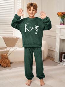 SHEIN 2pcs Tween Boy Minimalist Letter Embroidered Crew Neck Long Sleeve Top And Soft Fleece Pajama Pants Set, Comfortable Homewear Sleepwear, Autumn/Winter - Dark Green - View 4