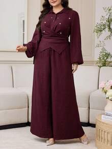 Modelyn Conjunto de 2 piezas de camisa y pantalones con envolvente cruzado y decoración de rhinestones para tallas grandes