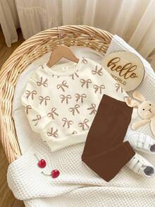 SHEIN 2 件套年轻女孩奶油黄和咖啡棕色可爱迷你豹纹蝴蝶结图案圆领长袖运动衫和紧身裤，秋冬装，轻松舒适，秋季多层穿着，时尚休闲装，儿童图案服装，返校，秋季服装，返校节