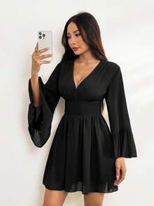 SHEIN PETITE 尺码 V 领褶皱腰 A 字形喇叭袖连衣裙，波西米亚嬉皮 Y2K 风格，适合夏季、游牧氛围、暑假、音乐节、毕业季返校服装，飘逸连衣裙 - 黑色 - 查看 4