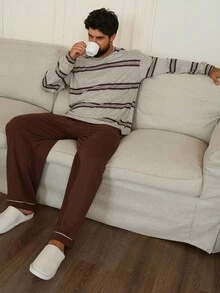 DAZY 男士撞色条纹印花T恤搭配纯色弹力腰裤家居服套装，休闲居家服，秋冬睡衣 - 彩色 - 查看 3