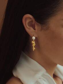 Opalesca 1 对珍珠/珍珠母，纹理，金属/金属饰面，不对称吊坠耳环，适合工作、休闲、优雅、可爱、婚礼、性感、度假、派对、Y2K/妈妈/女士/女孩、秋季/冬季、节日、假日、度假、老钱、万圣节 - 金色 - 查看 3