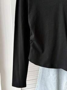 少女白色百搭方形 V 领长袖 T 恤，设计师风格，夏季休闲图案刺绣 Polo 衫，齐腰长款，修身剪裁，干净女孩 - 黑色 - 查看 5