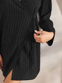 Ocili Bata de mujer de manga larga con cinturón de amarre a la cintura, estilo minimalista con rayas, para otoño e invierno - Negro - Ver 5